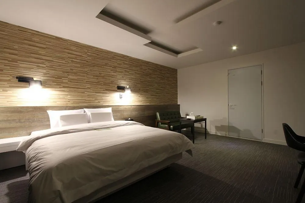 Raum Hotel Incheon 3*,